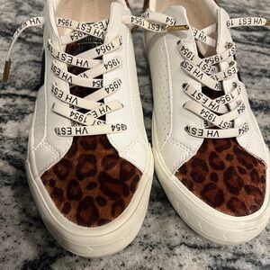 NEW Vintage Havanna Women's Dina White Leopard Low Top Slip On Sneakers US 8.5